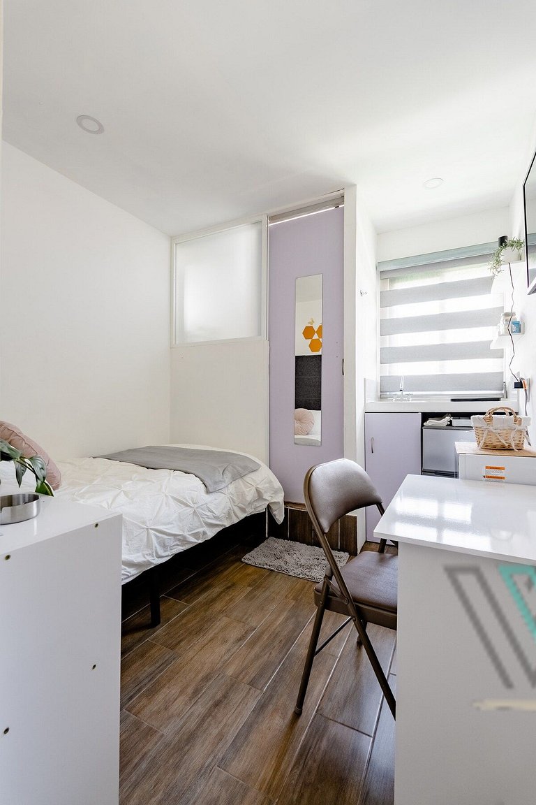 You travel alone? Small Private Suite Perfect Location