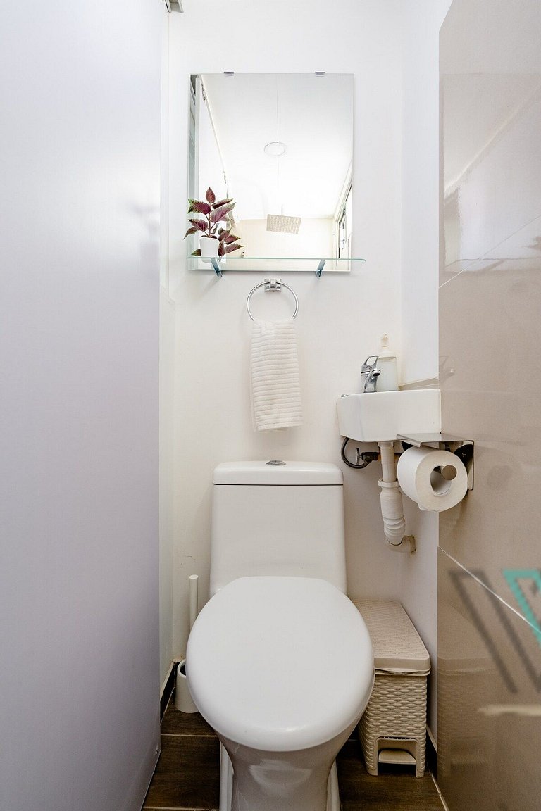 You travel alone? Small Private Suite Perfect Location