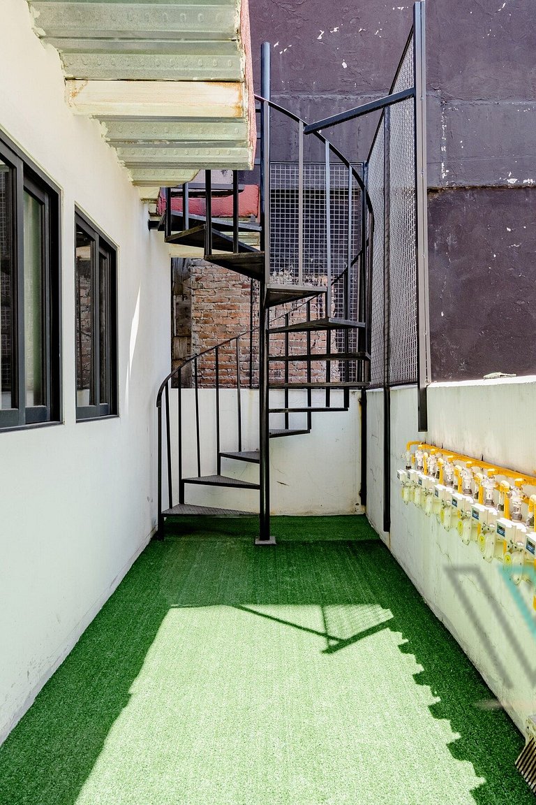 You travel alone? Small Private Suite Perfect Location