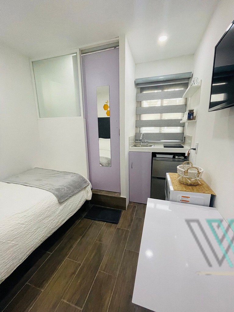 You travel alone? Small Private Suite Perfect Location