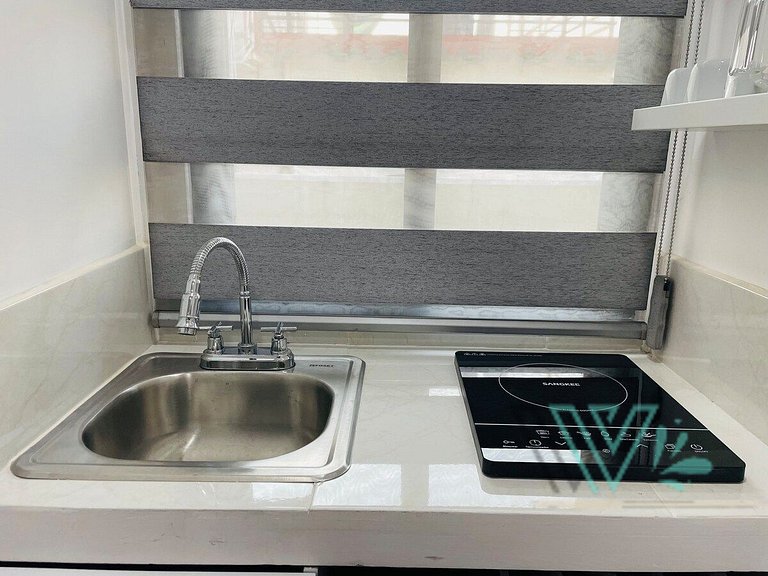 You travel alone? Small Private Suite Perfect Location