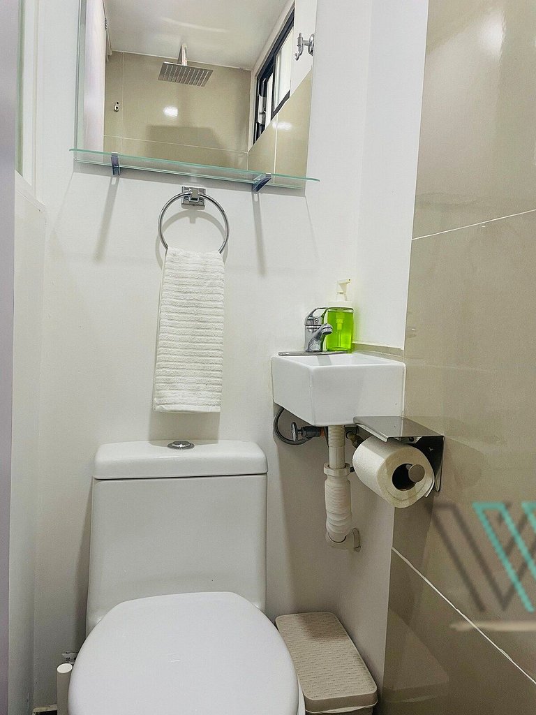 You travel alone? Small Private Suite Perfect Location
