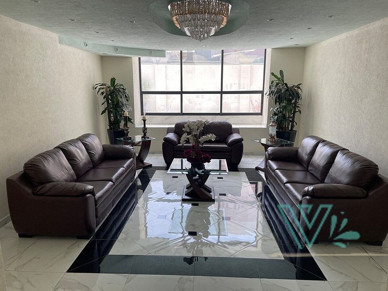 You travel alone? Small Private Suite Perfect Location